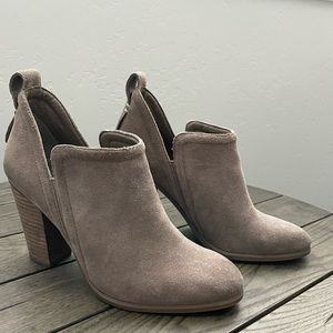 Vince Camuto Francia Bootie, Size 5.5